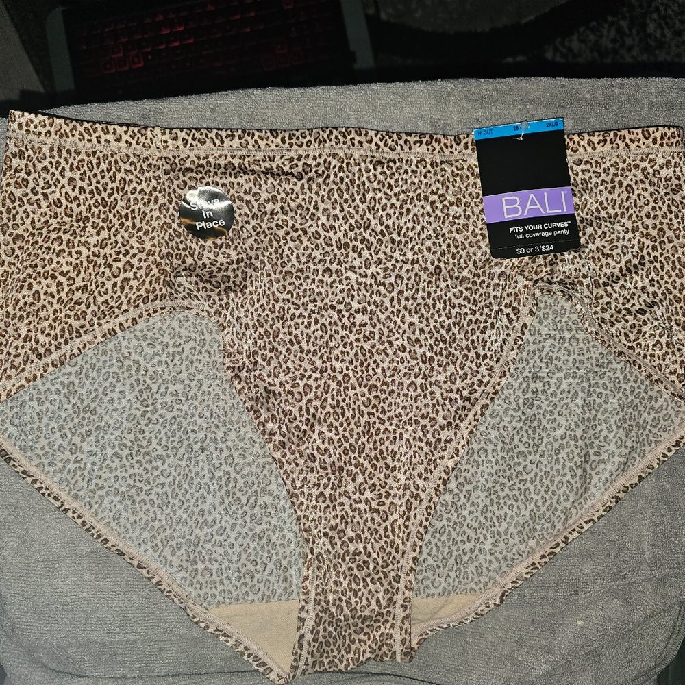 NWT Bali 2XL/9 Leopard Print Fits Your Curves Hi-Cut Full Coverage Panty.